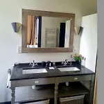 Chateau Des Charmes Bed & Breakfast Guereins