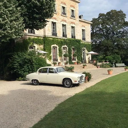 Chateau Des Charmes Bed & Breakfast Guereins