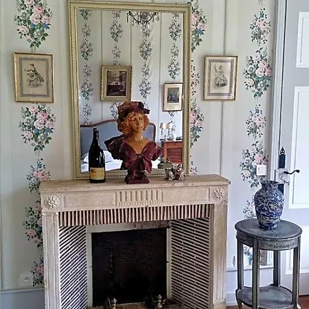 Chateau Des Charmes Bed & Breakfast 3*